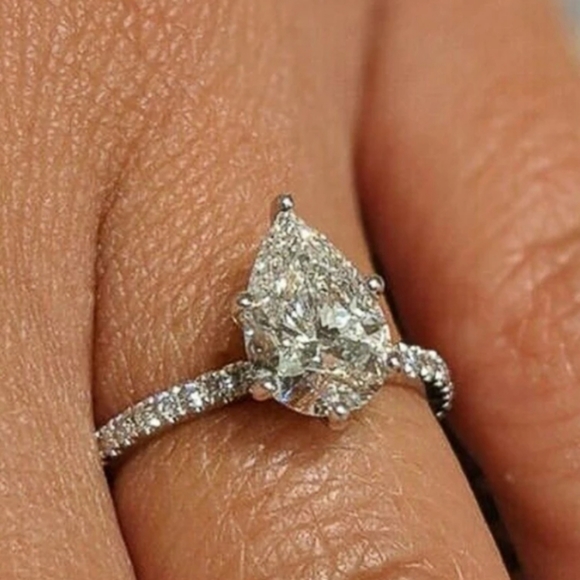 Pear shaped solitaire ring - Picture 2 of 4